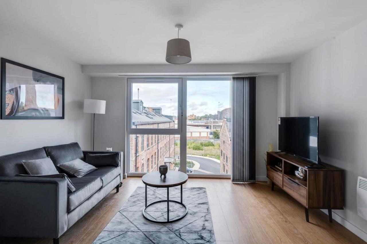 Spacious 1 Bedroom Apartment In A Converted Mill Лийдс Екстериор снимка