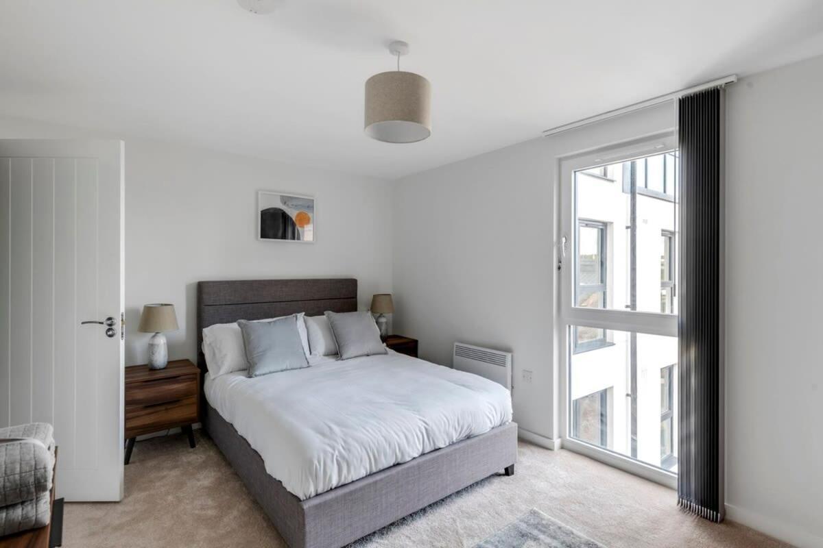 Spacious 1 Bedroom Apartment In A Converted Mill Лийдс Екстериор снимка